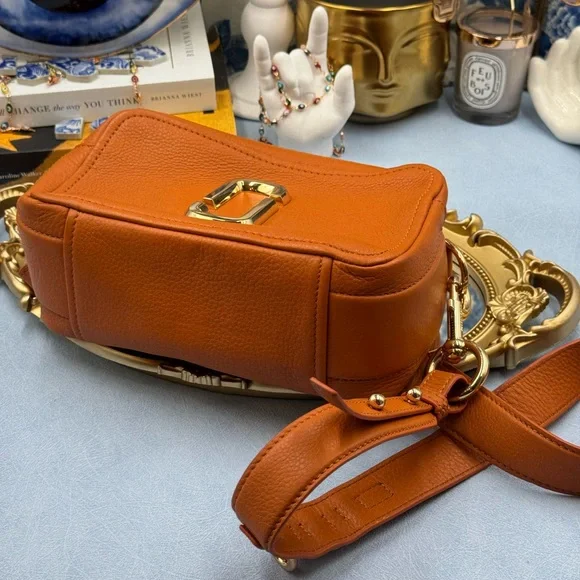 🆕 MARC JACOBS 🧿 NWOT The Softshot 21 Textured Sling Crossbody Bag, Orange - Picture 11 of 13